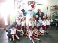 Centro Educacional Esplanada - Campo Grande - Zona Oeste - RJ - Ed. Infantil e Fundamental I - Visita do Brownie e Quiz animado. - código foto:  12660