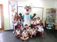 Centro Educacional Esplanada - Campo Grande - Zona Oeste - RJ - Ed. Infantil e Fundamental I - Visita do Brownie e Quiz animado. - código foto:  12671