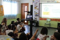 Centro Educacional Esplanada - Campo Grande - Zona Oeste - RJ - Ed. Infantil e Fundamental I - Visita do Brownie e Quiz animado. - código foto:  12686