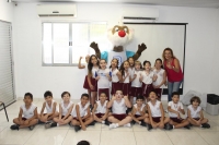 Centro Educacional Esplanada - Campo Grande - Zona Oeste - RJ - Ed. Infantil e Fundamental I - Visita do Brownie e Quiz animado. - código foto:  12710