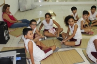 Centro Educacional Esplanada - Campo Grande - Zona Oeste - RJ - Ed. Infantil e Fundamental I - Visita do Brownie e Quiz animado. - código foto:  12743